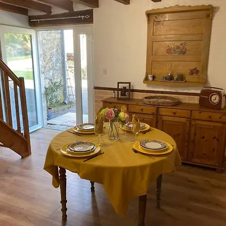 De L'ebaupin Holiday home *