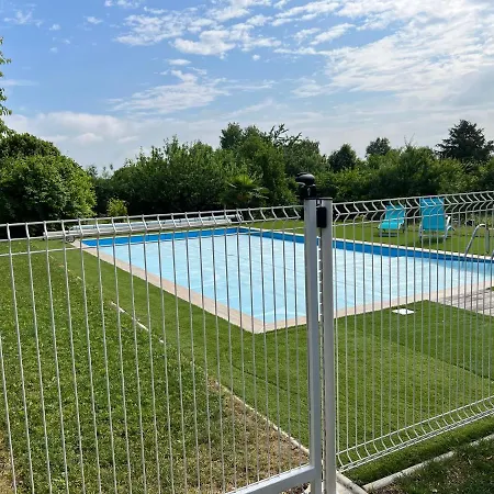 De L'ebaupin Holiday home *