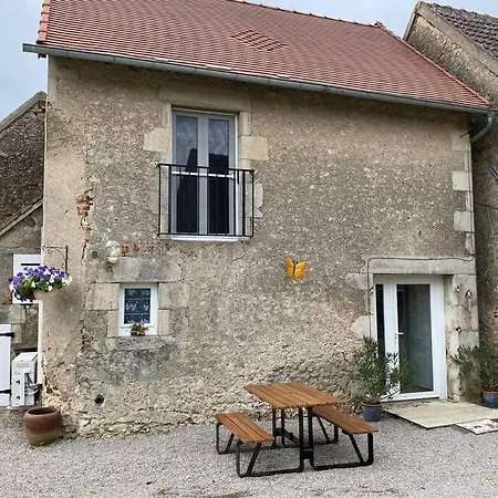 De L'ebaupin Vakantiehuis Louchy-Montfand